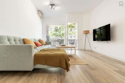 Comfortable double bedroom in a 4-bedroom apartment in El Fort Pienc Barcelona