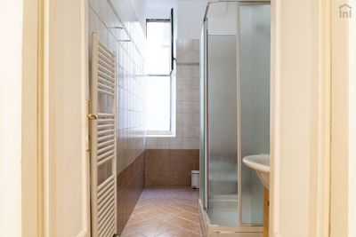Cozy double bedroom in a 4-bedroom apartment in Porta Venezia Milan 2