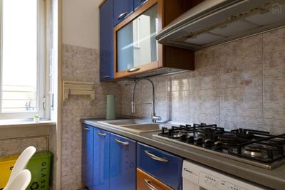 Cozy double bedroom in a 4-bedroom apartment in Porta Venezia Milan 1