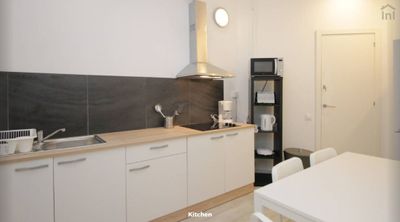 Comfortable double bedroom with private bathroom in Derecha de Eixample close to UB Barcelona