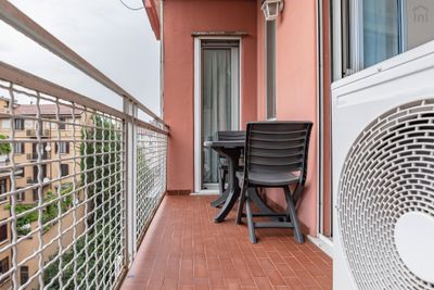 Cozy studio with private bathroom and balcony in Navigli close to UCLB Milan 5