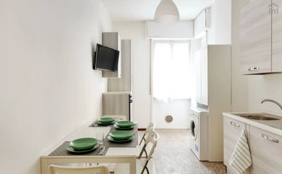 New single bedroom in a 3-bedroom apartment in Lorenteggio-1