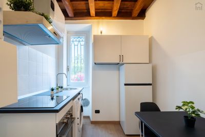 Renovated single bedroom in a 2-bedroom apartment close to UCSC Milan 2