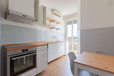 Bright single bedroom in a 3-bedroom apartment in Pagano Milan