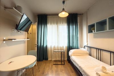 Cozy studio with private bathroom in San Andres close to UPF Barcelona 9