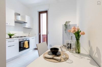 Spacious double bedroom in a 2-bedroom apartment in Centrale Milan