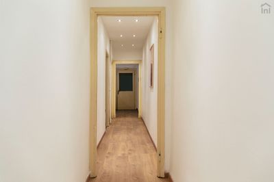 Luminous double bedroom in a 3-bedroom apartment in Porta Venezia Milan 2